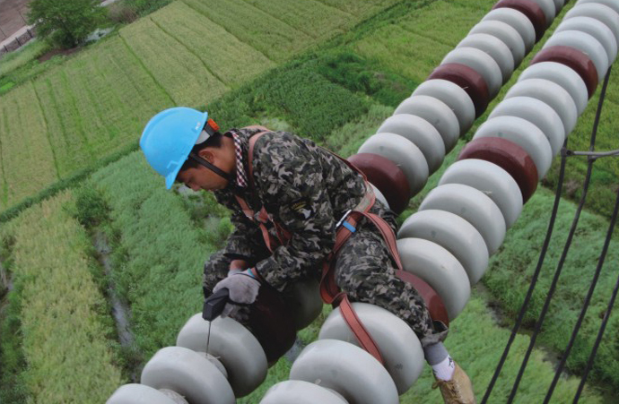 19國網泰州500kV高泰輸電線路絕緣子測零.jpg